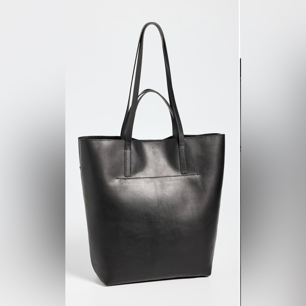 Madewell - Essential Tote in Black Leather